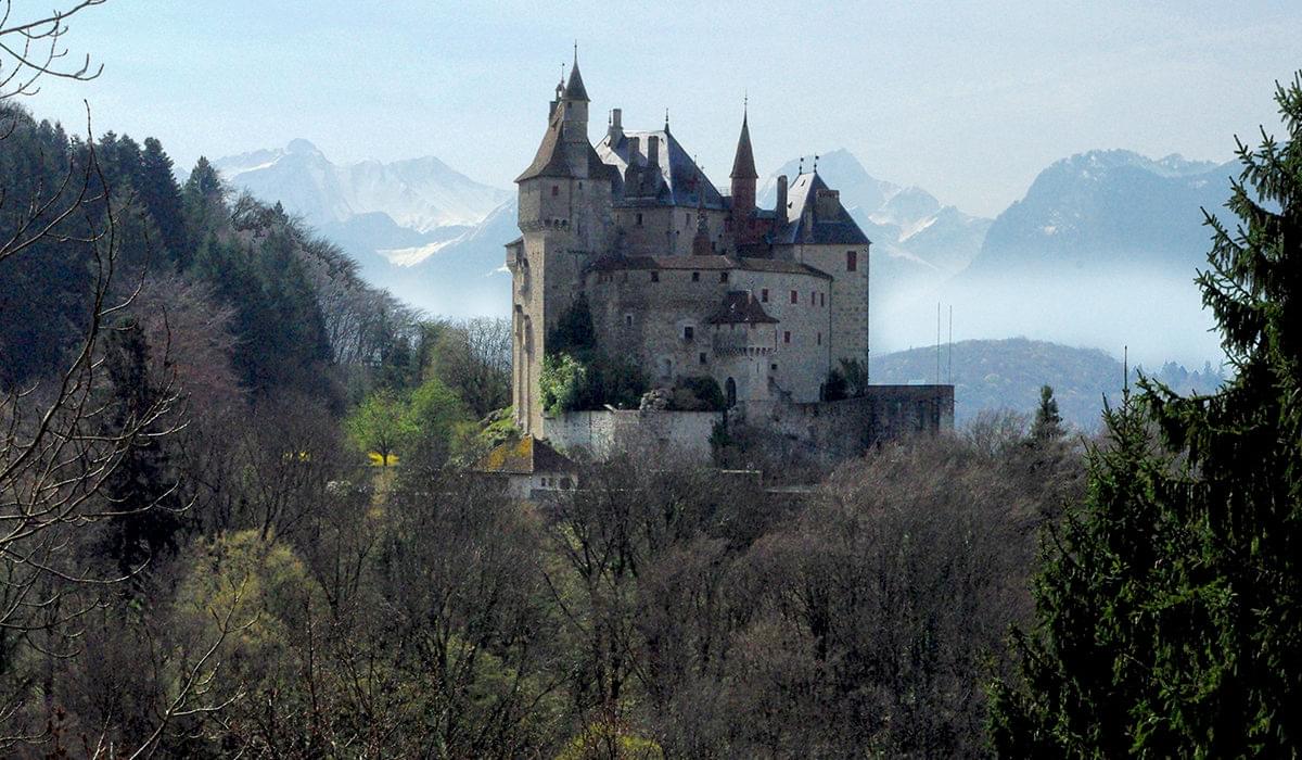 Menthon Castle Spring © French Moments