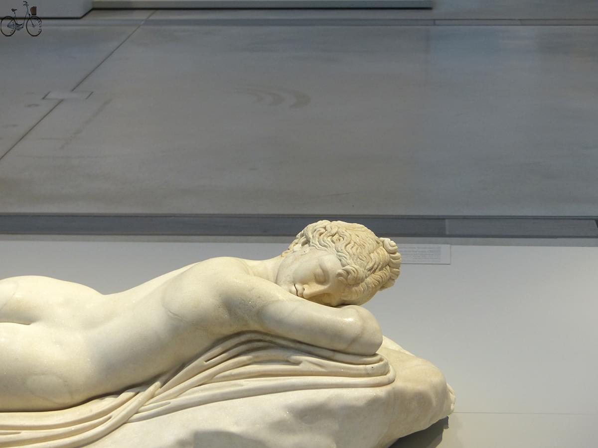 statue galerie du temps louvre lens