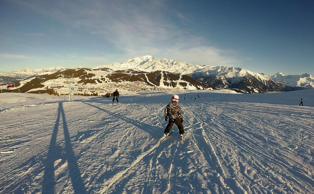 enfant skiant aux Saisies