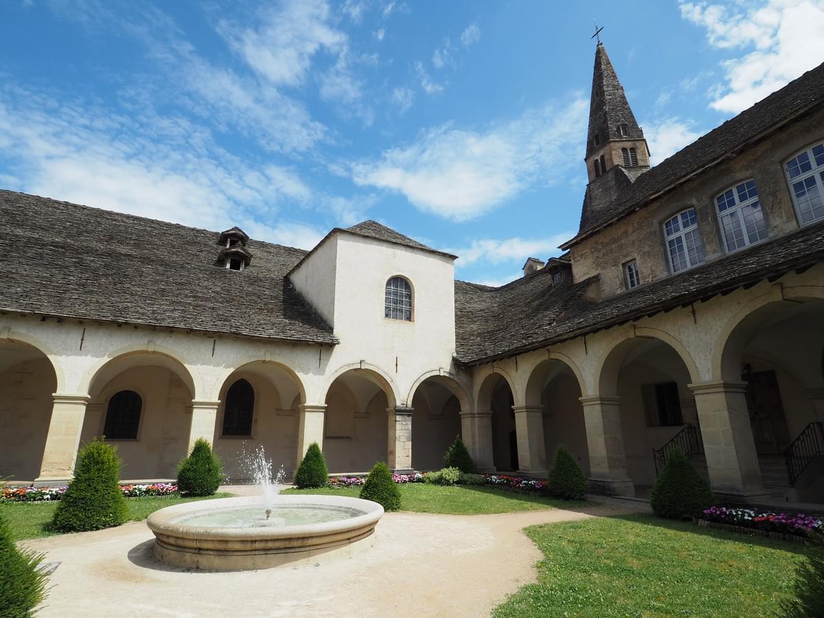 Cloître de Crémieu, cité médiévale iséroise