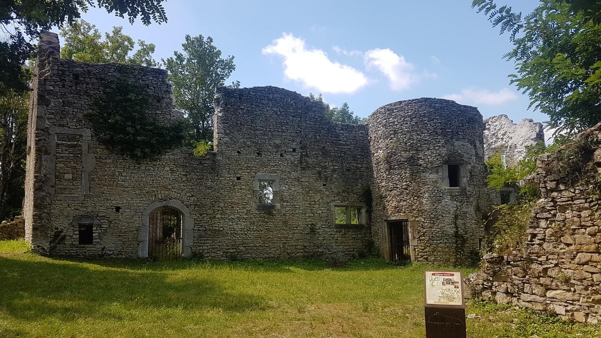 Cité fantôme de Quirieu et ses ruines, Isère, Rhône Alpes