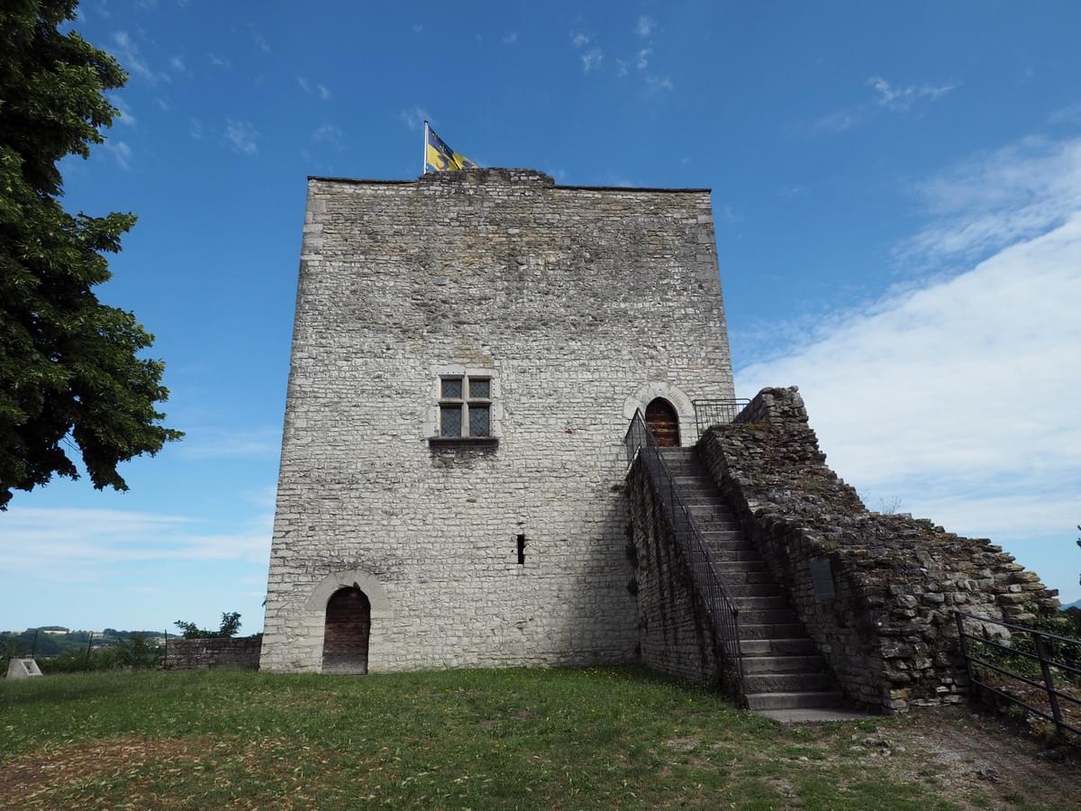 Tour médiévale du village de Morestel, Isère