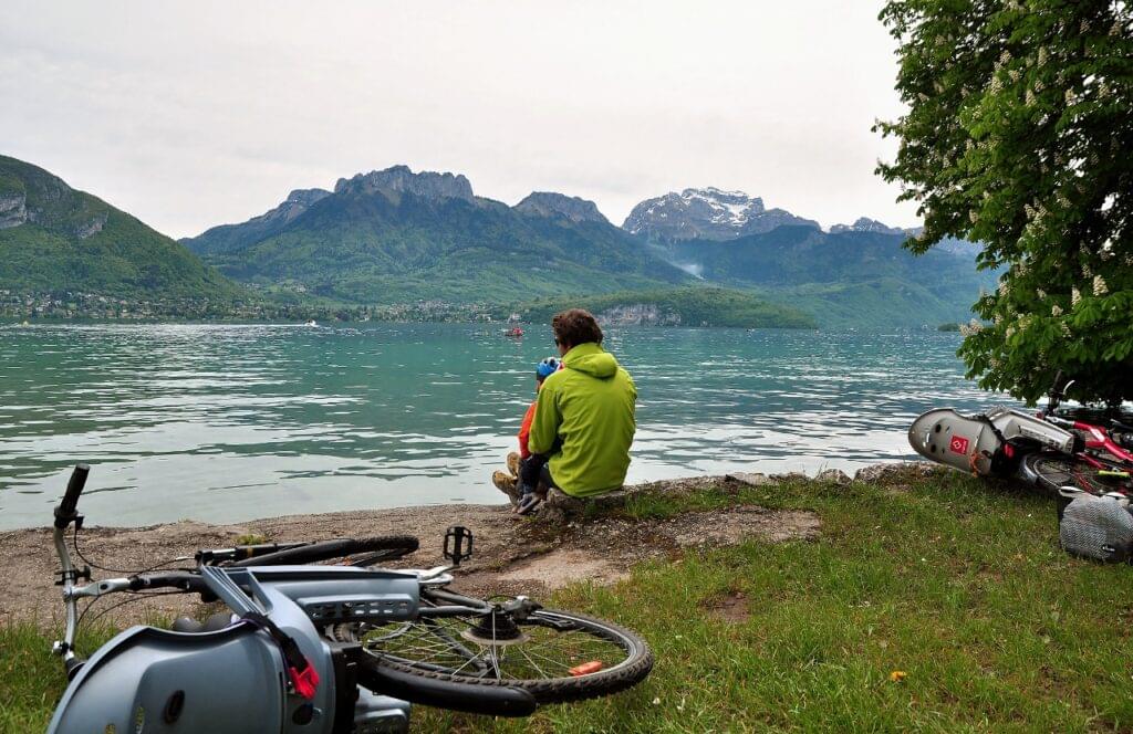 Pause lors du tour du lac d'Annecy à vélo